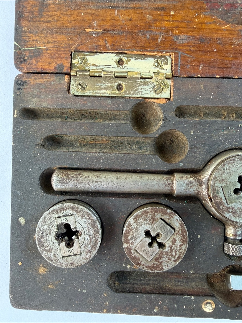 Antique Wells Bros Little Giant Screw Plate Tap & Die Set Wooden Box 1885 - Picture 3 of 9